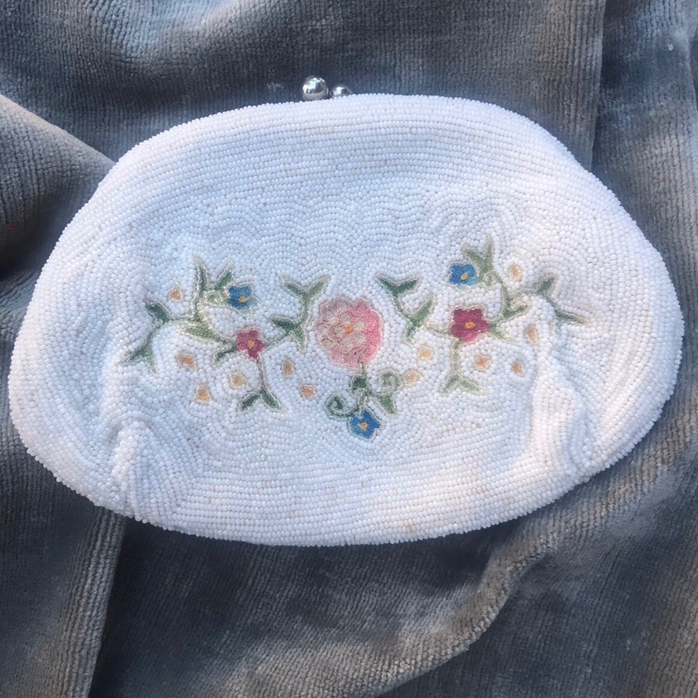 VINTAGE 50’s/60’s beaded floral clutch